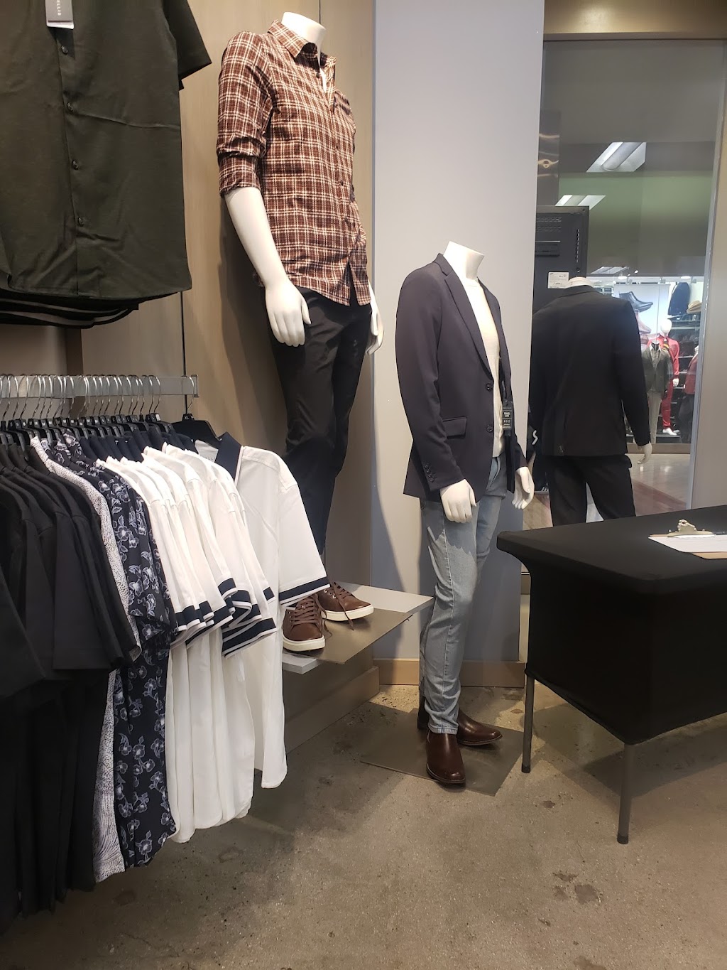 Perry Ellis | 1 Mills Cir Space #621, Ontario, CA 91764, USA | Phone: (909) 484-2923