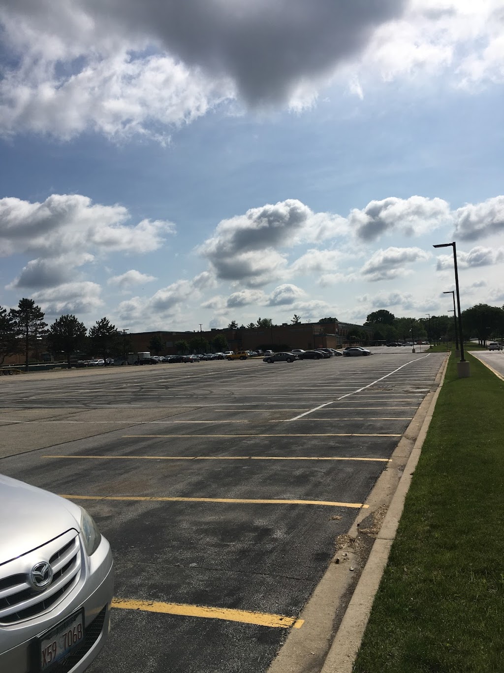 Downers Grove South High School | 1436 Norfolk St, Downers Grove, IL 60516, USA | Phone: (630) 795-8500