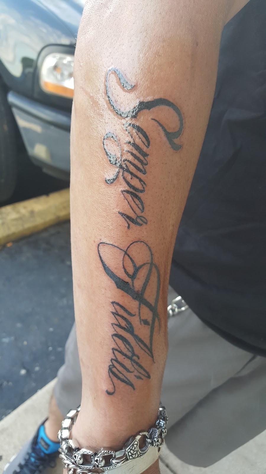 Universal Ink Tattoo Studio | 1673 S Old Hwy 141st St, Fenton, MO 63026 | Phone: (636) 326-5425