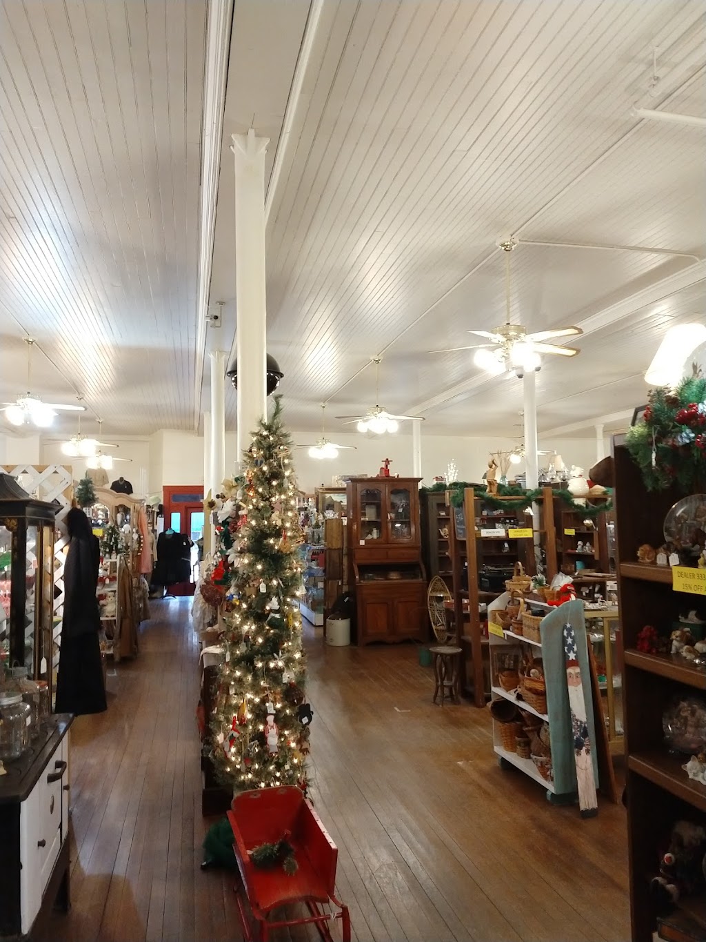 General Store Antique Mall Inc | 1277 Fond Du Lac Ave, Kewaskum, WI 53040, USA | Phone: (262) 626-2885