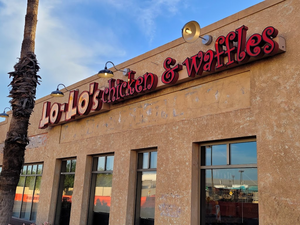 Lo-Los Chicken & Waffles | 1220 S Central Ave, Phoenix, AZ 85003, USA | Phone: (602) 340-1304