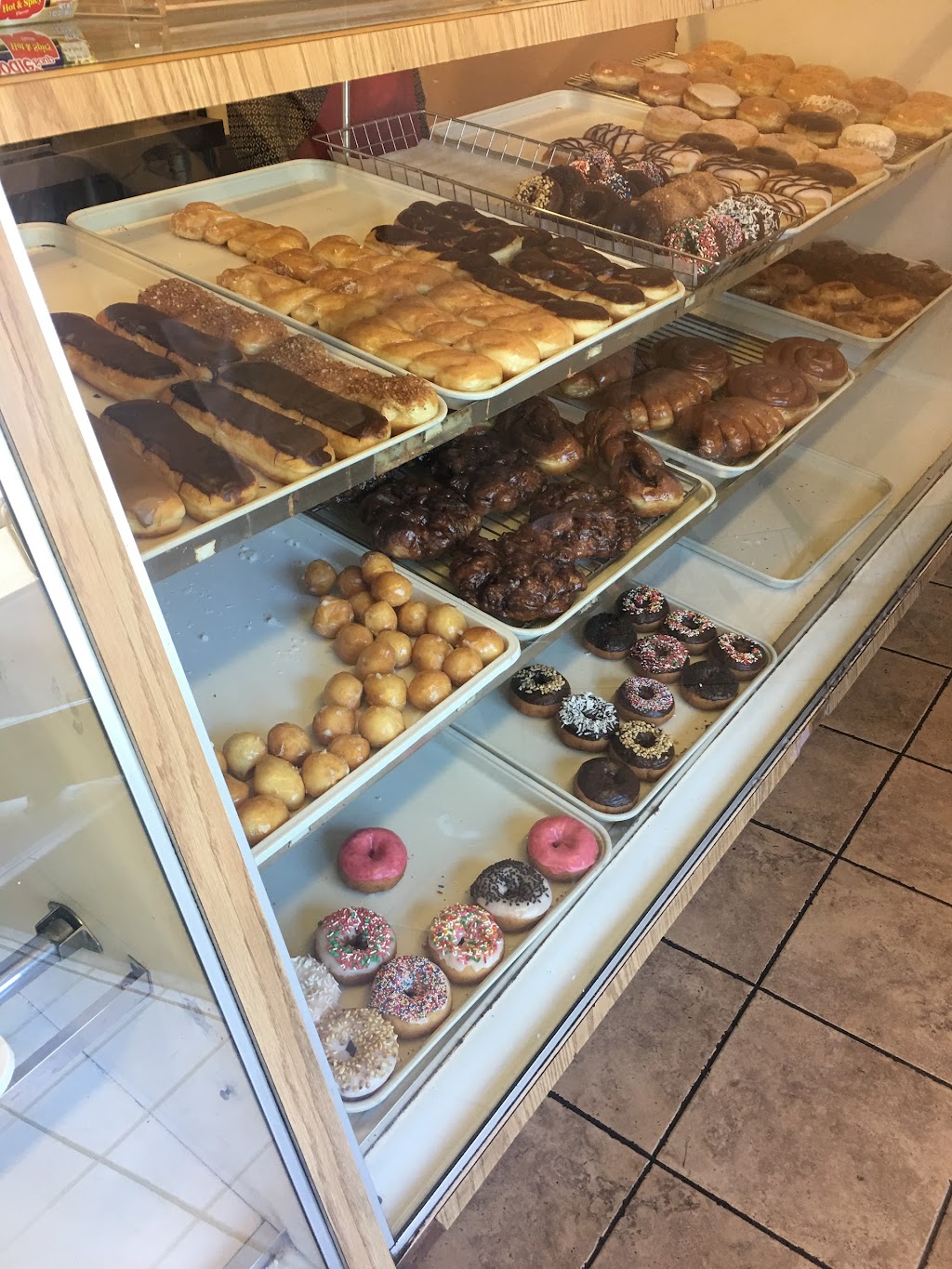 Sams Donuts | 2641 N Grand Ave, Santa Ana, CA 92705, USA | Phone: (714) 386-2240