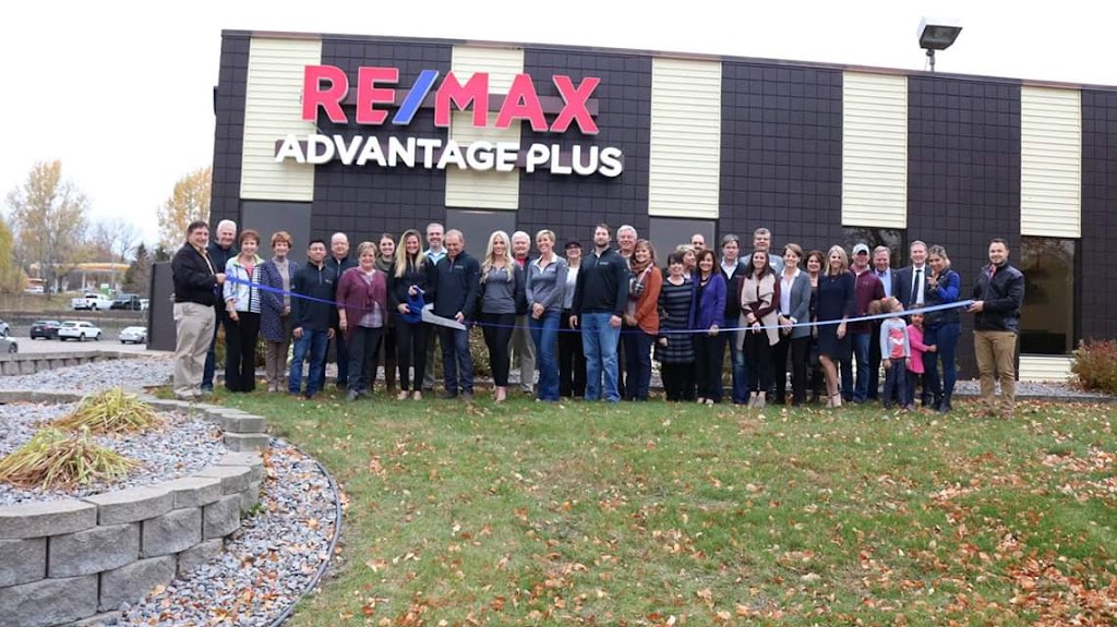 RE/MAX Advantage Plus | 1495 Stieger Lake Ln Unit 1, Victoria, MN 55386, USA | Phone: (952) 253-5600