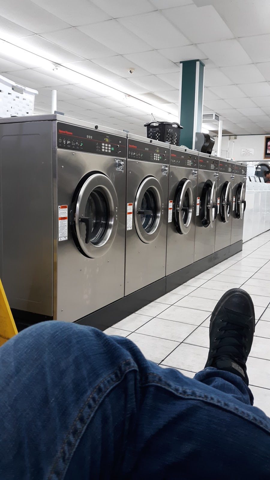 Lucky Coin Laundry | 9802 Central Ave, Montclair, CA 91763, USA | Phone: (909) 399-3669