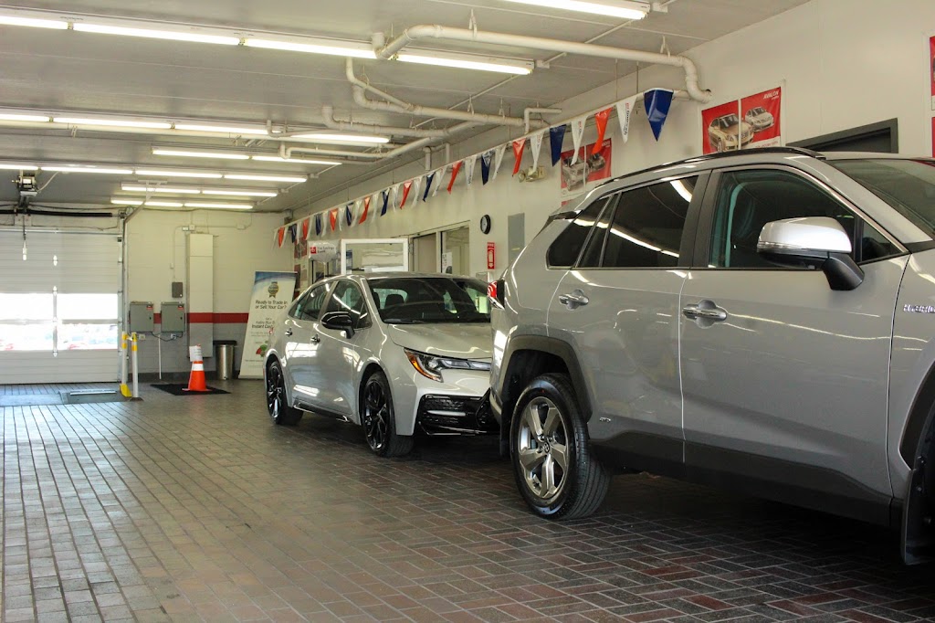 Don Jacobs Toyota | 5727 S 27th St, Milwaukee, WI 53221 | Phone: (414) 281-3100