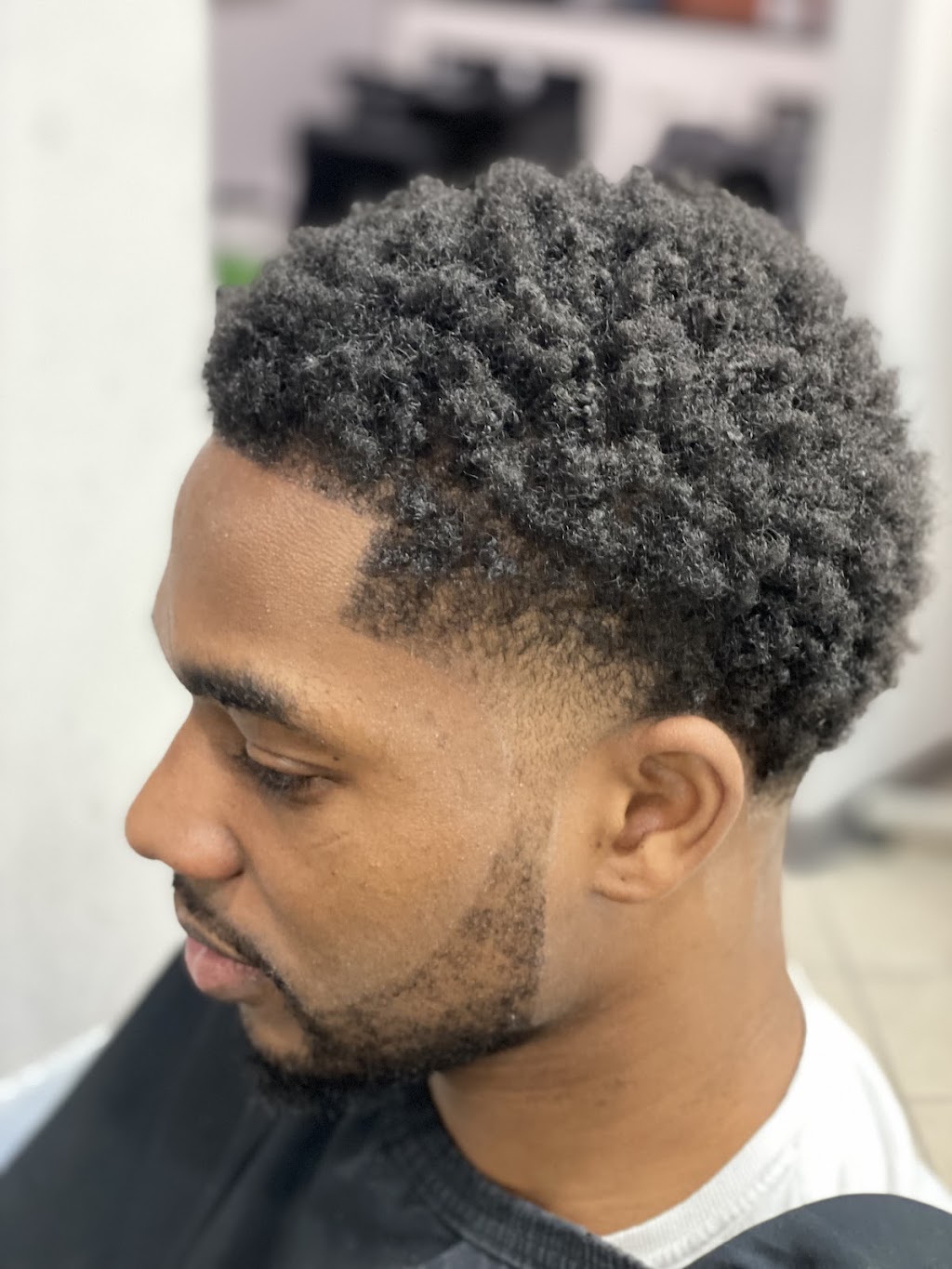 Headliners Barbershop/Salon | 307 W Palisade Ave, Englewood, NJ 07631, USA | Phone: (201) 569-2225