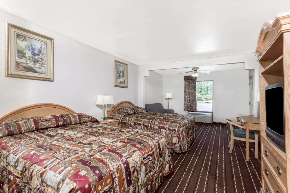 Brentwood Inn & Suites Suffolk VA | 1526 Holland Rd, Suffolk, VA 23434, USA | Phone: (757) 539-5111