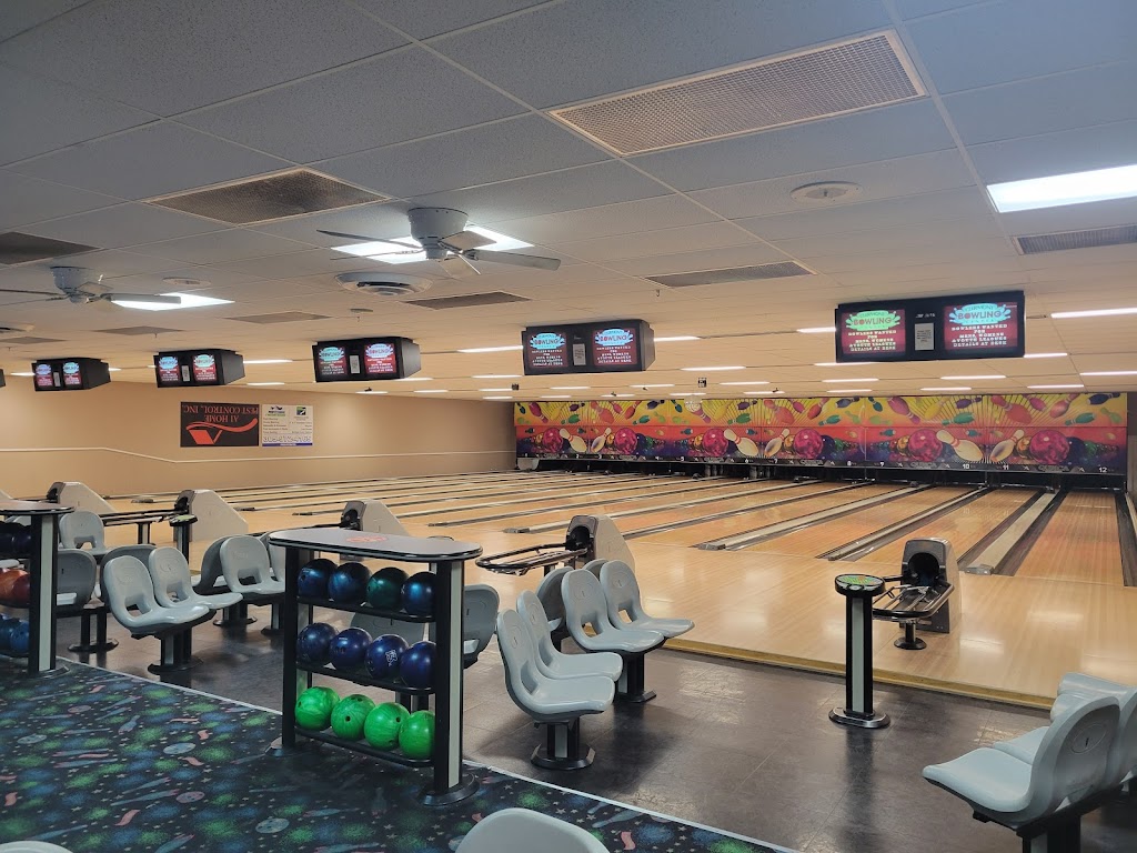 Clermont Bowling Center | 4 Westgate Plaza, Clermont, FL 34711, USA | Phone: (352) 394-2566