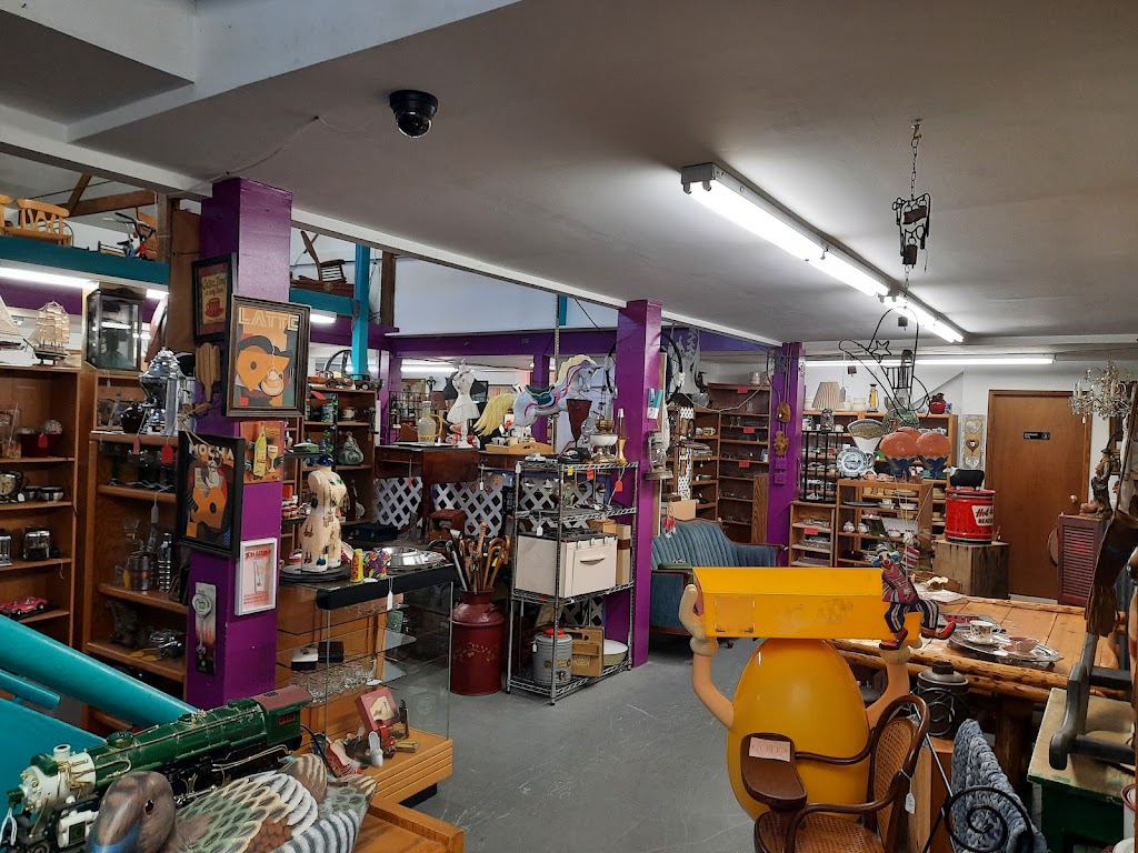 Pack Rat Antique Mall | 312 3rd St, Lafayette, OR 97127, USA | Phone: (503) 864-3613