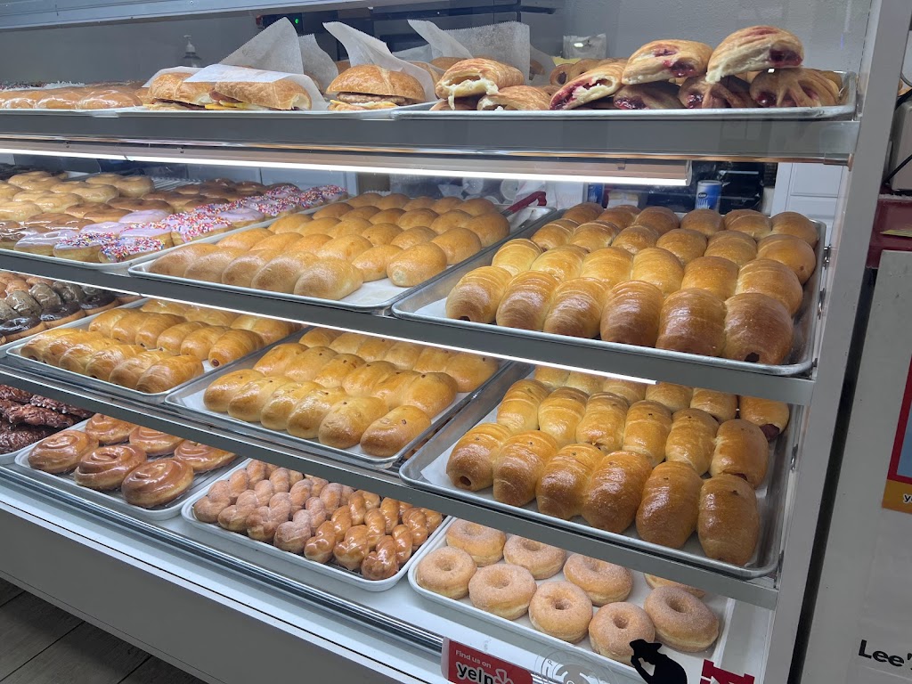 Lees Donuts | 1136 E Borgfeld Dr #101, San Antonio, TX 78260, USA | Phone: (830) 714-7373