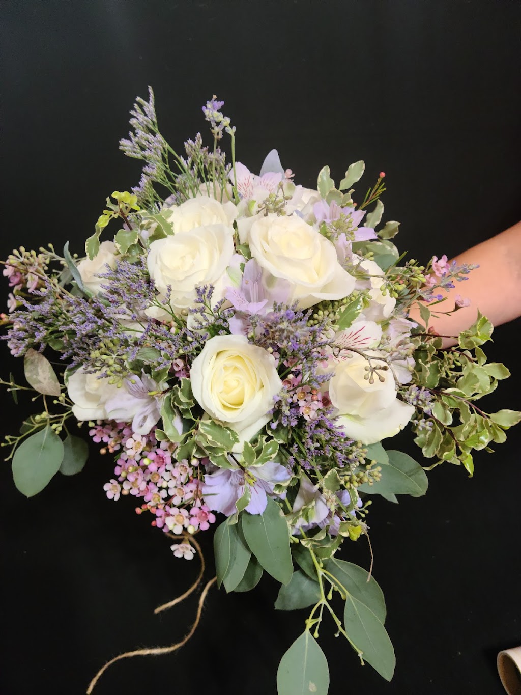 Blossoms and Heirlooms Florist | 107 Highland Ave, Vine Grove, KY 40175, USA | Phone: (270) 877-2884