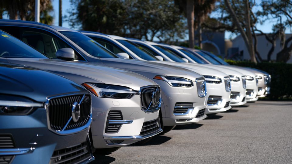 Volvo Cars Sarasota | 7576 S Tamiami Trail, Sarasota, FL 34239, USA | Phone: (941) 924-1212