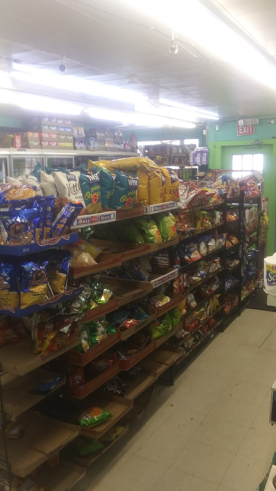Izzys Mini Market | 1174 Walden Ave, Buffalo, NY 14211, USA | Phone: (716) 426-9250