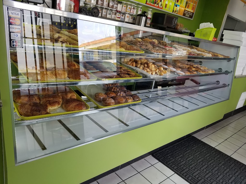 ABC Donuts | 4555 E 3rd St, East Los Angeles, CA 90022, USA | Phone: (323) 943-9393