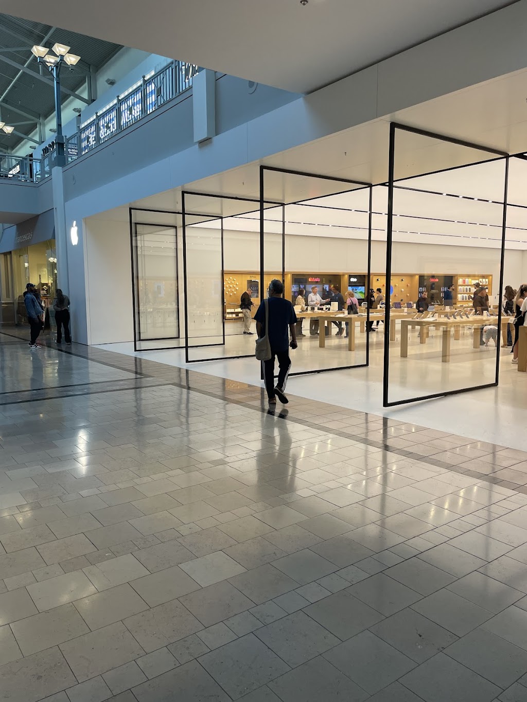 Apple Bridgewater | 400 Commons Way, Bridgewater, NJ 08807, USA | Phone: (908) 547-3800