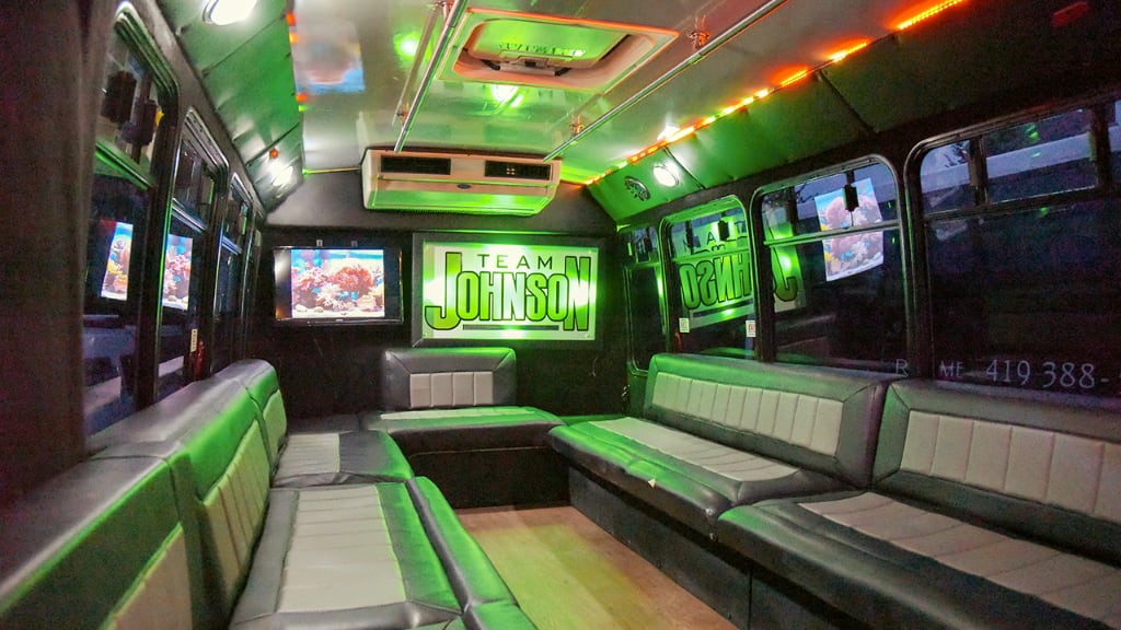 Team Johnson Limo and Charter Busses | 4840 US-20 ALT, Delta, OH 43515, USA | Phone: (419) 388-5800