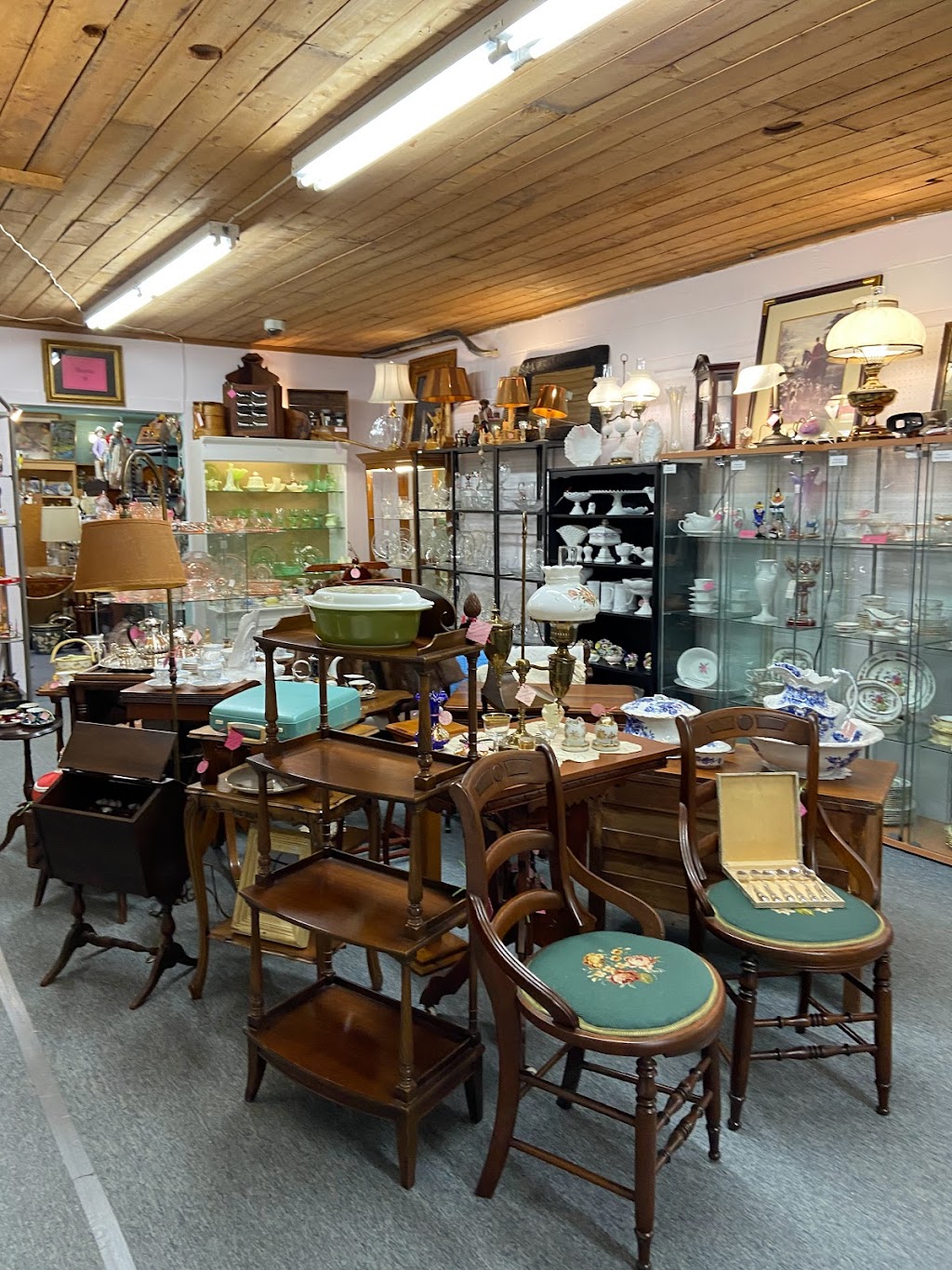 Lakeshore Antiques & Treasures | 855 Lakeshore Rd, Niagara-on-the-Lake, ON L0S 1J0, Canada | Phone: (905) 646-1965