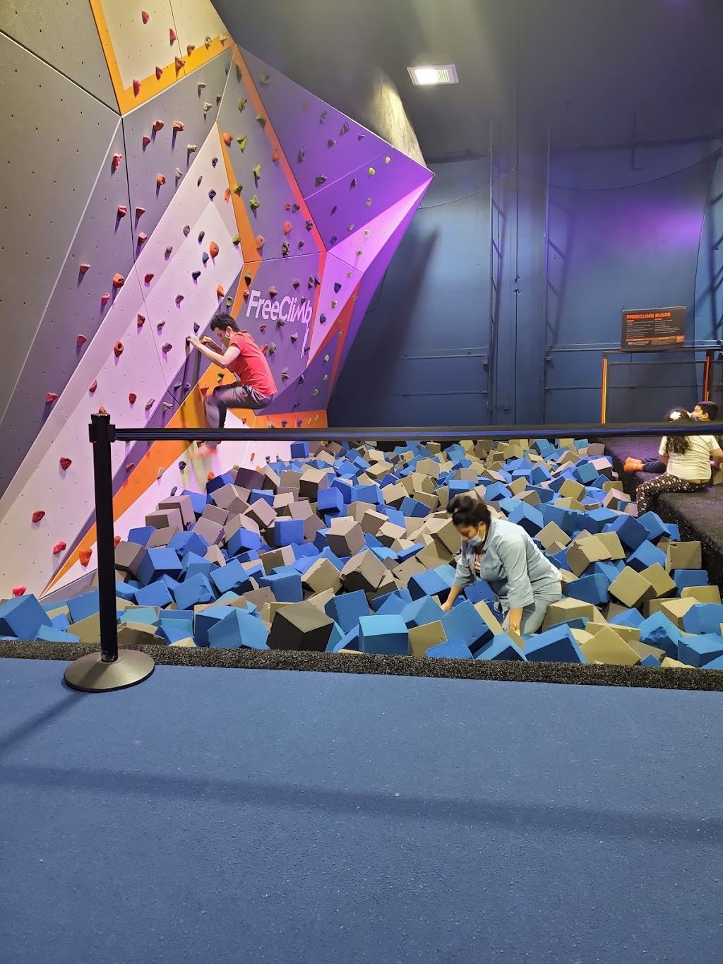 Sky Zone Trampoline Park | 325 W Lake St Ste A, Elmhurst, IL 60126, USA | Phone: (630) 478-8339