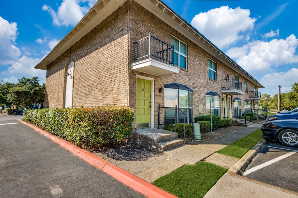 Quarter Apartments | 1003 Eagle Dr, Denton, TX 76201, USA | Phone: (940) 382-8800