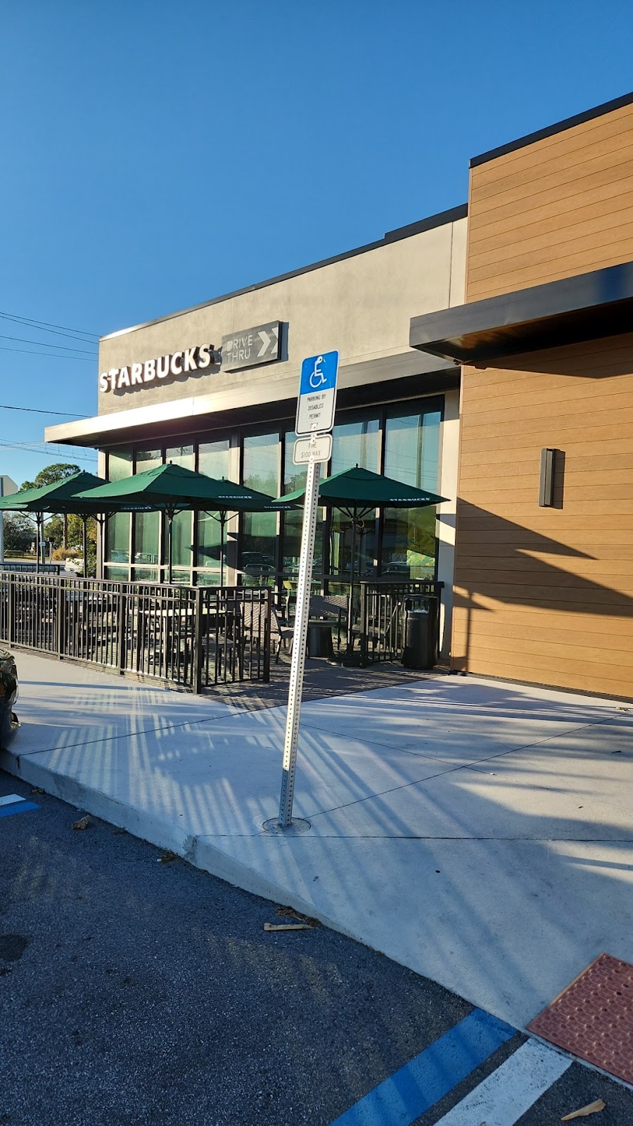 Starbucks | 2280 N Courtenay Pkwy, Merritt Island, FL 32953, USA | Phone: (321) 340-3844