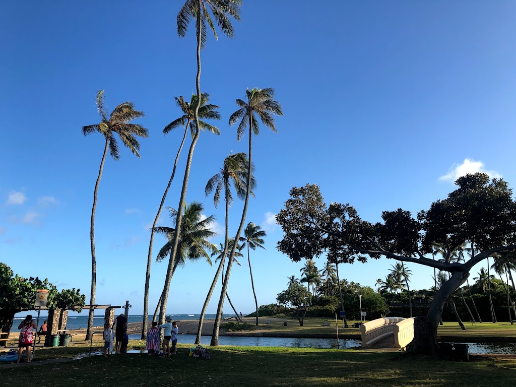 Waiʻalae Beach Park | 4925 Kahala Ave, Honolulu, HI 96816, USA | Phone: (808) 768-3003