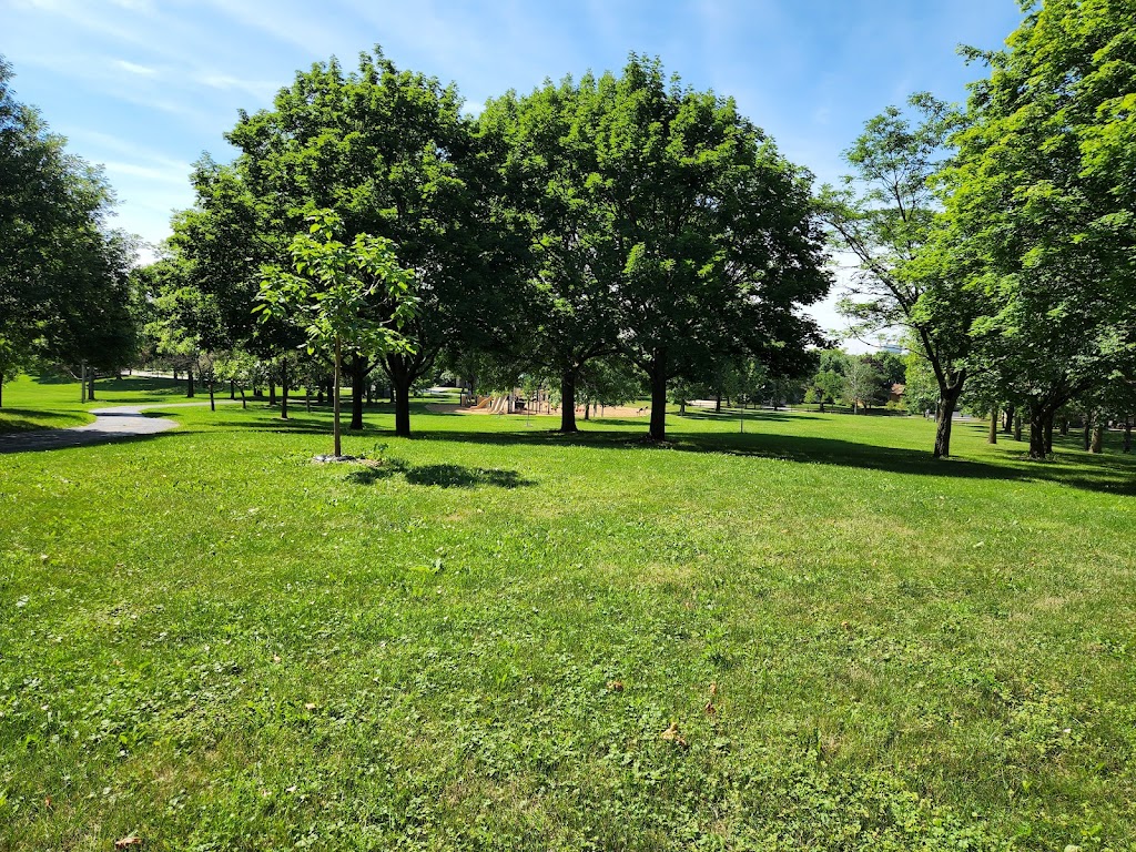 Concord Square Park | Concord Dr &, Camden Rd, Downers Grove, IL 60516, USA | Phone: (630) 963-1304