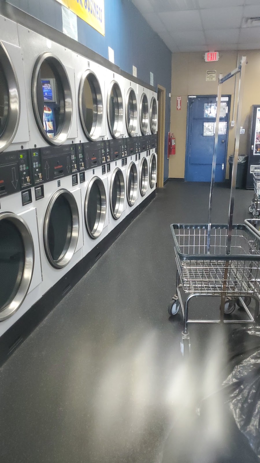 WESLEY CHAPEL COIN LAUNDROMAT | 5331 Village Mkt, Wesley Chapel, FL 33544, USA | Phone: (813) 973-0407