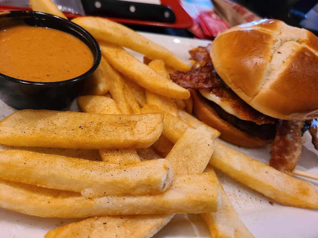 Red Robin Gourmet Burgers and Brews | 2501 W Happy Valley Rd Ste 10, Phoenix, AZ 85085, USA | Phone: (623) 581-8635