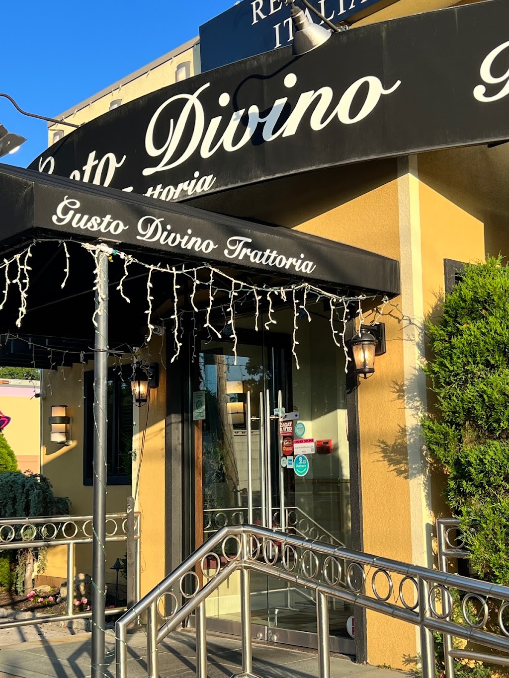 Gusto Divino Trattoria | 3930 Sunrise Hwy, Seaford, NY 11783, USA | Phone: (516) 795-1929