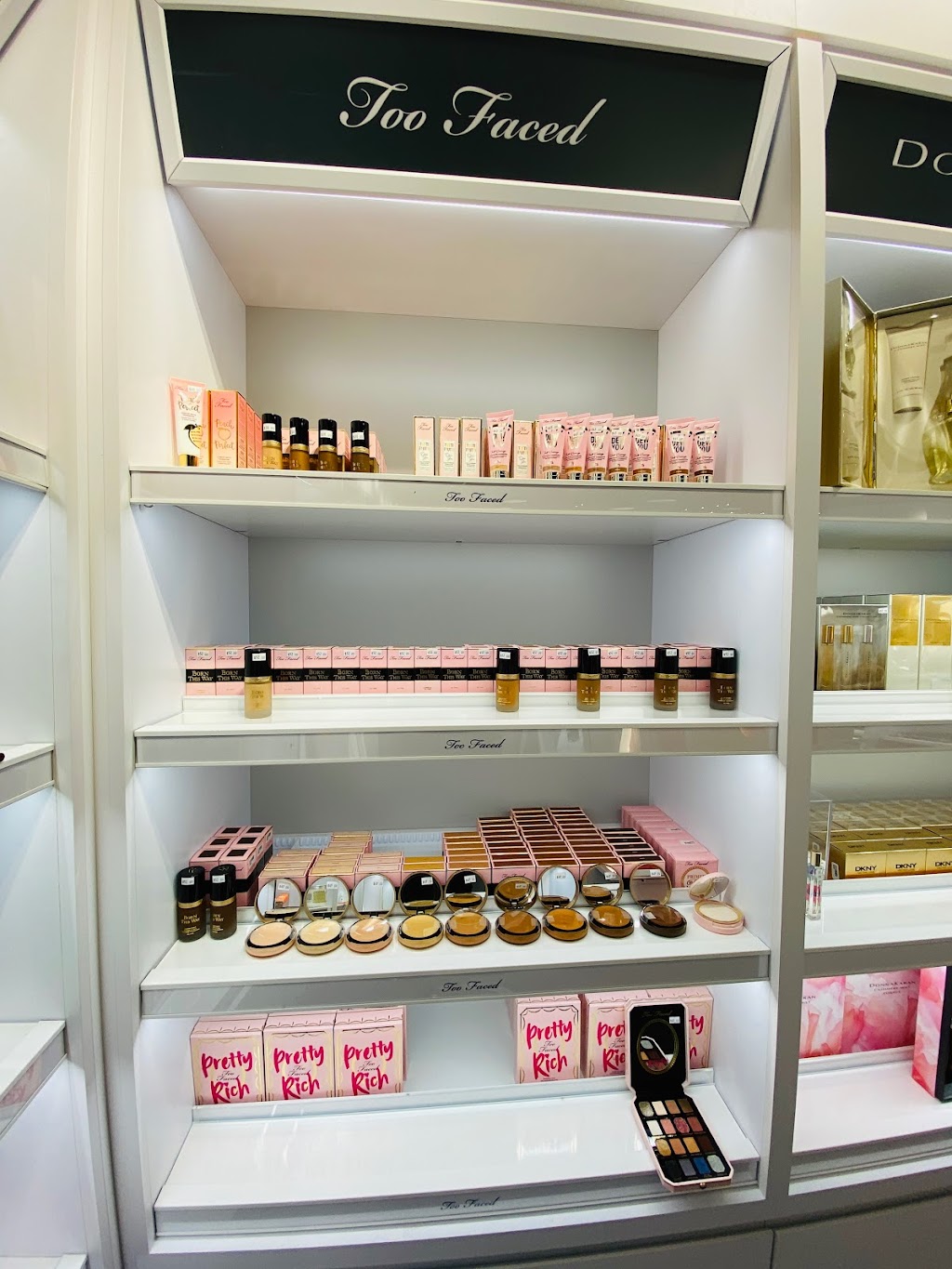 The Cosmetics Company Store | 300 Taylor Rd Space 615, Niagara-on-the-Lake, ON L0S 1J0, Canada | Phone: (905) 684-5171