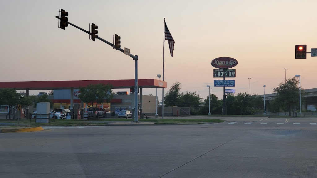 Kum & Go | 10010 Riverside Pkwy, Tulsa, OK 74137, USA | Phone: (918) 298-1278