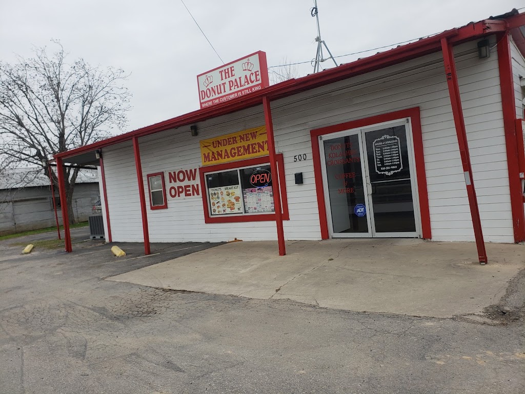 The donut palace | 500 N Storts St, Poth, TX 78147, USA | Phone: (830) 581-9969