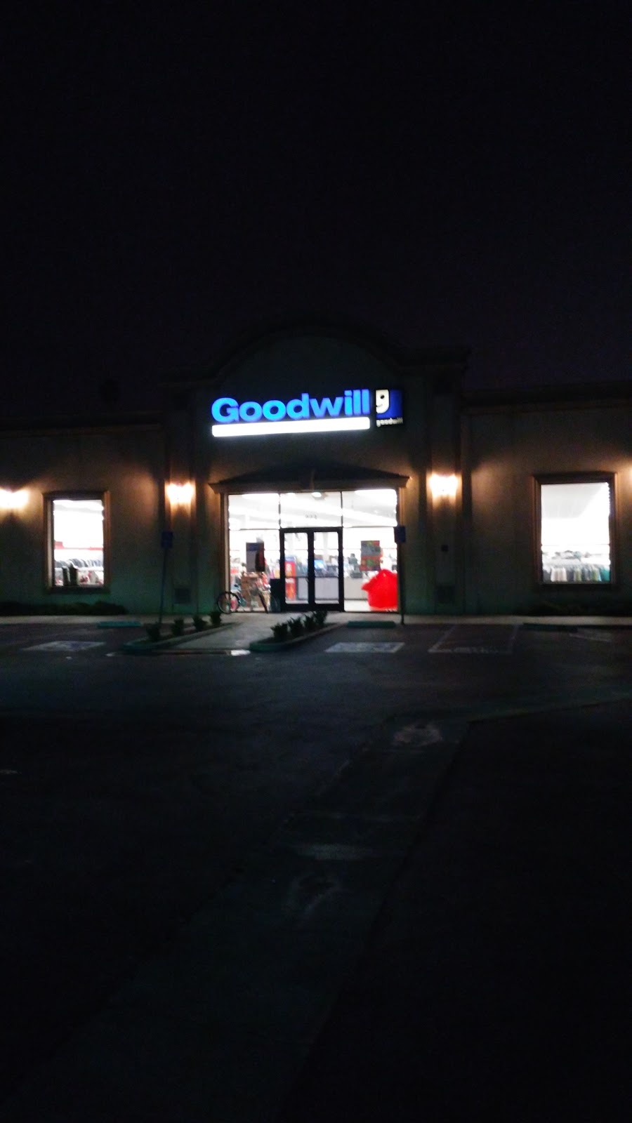 Goodwill Southern California Store & Donation Center | 233 W Colton Ave, Redlands, CA 92374, USA | Phone: (909) 335-2006