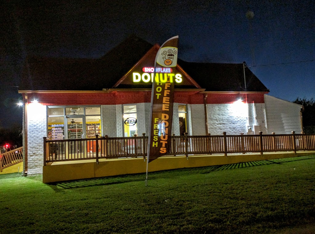 Snowflake Donuts | 2251 Brown St, Waxahachie, TX 75165, USA | Phone: (214) 463-5727