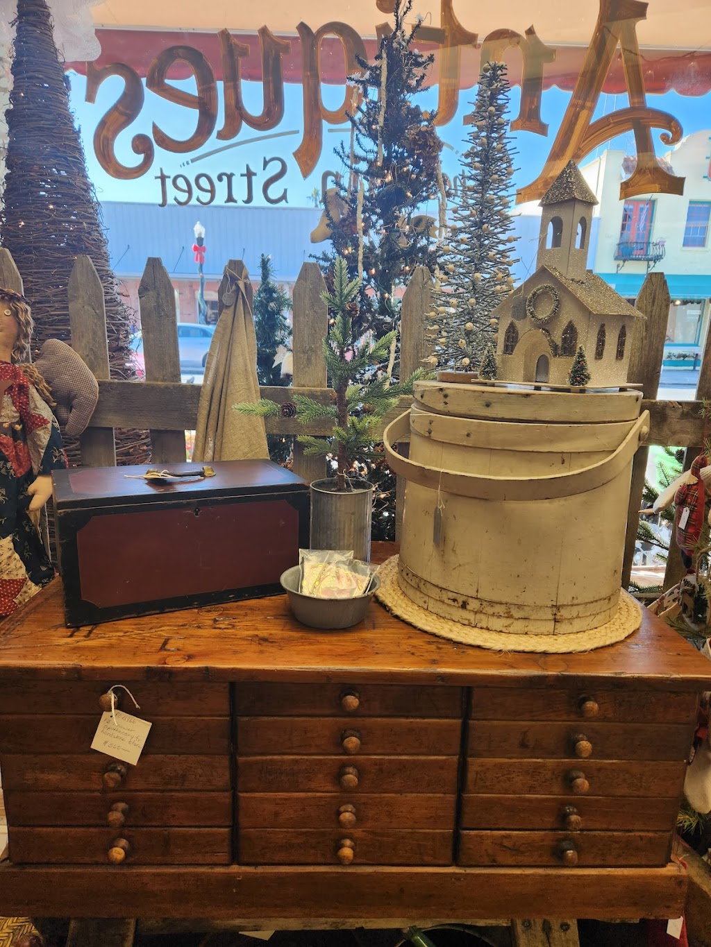 Antiques On the Main Street | 14122 7th St, Dade City, FL 33525, USA | Phone: (352) 523-0999