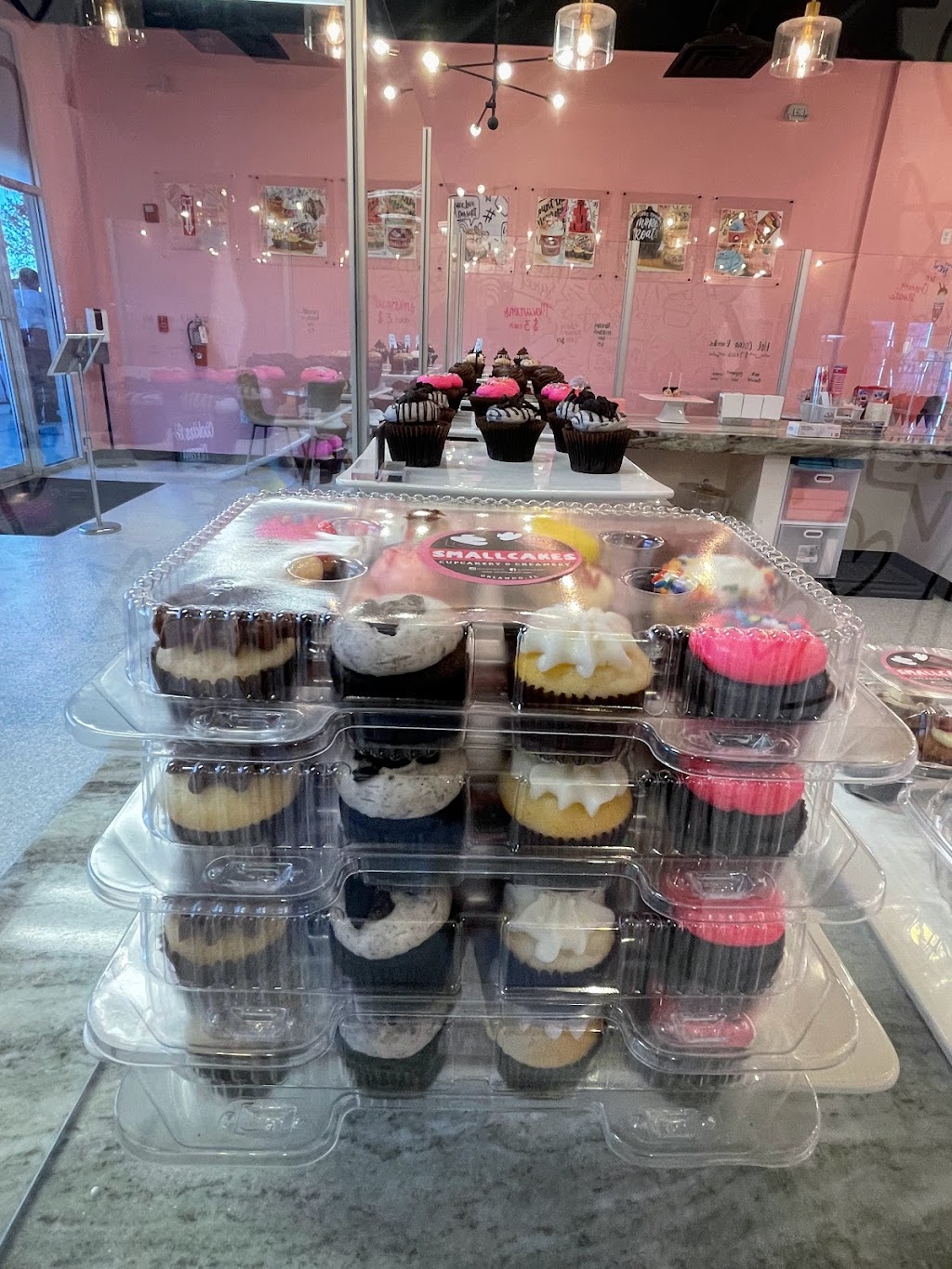 SmallCakes Cupcakery and Creamery | 9650 Universal Blvd #113, Orlando, FL 32819, USA | Phone: (407) 271-8697
