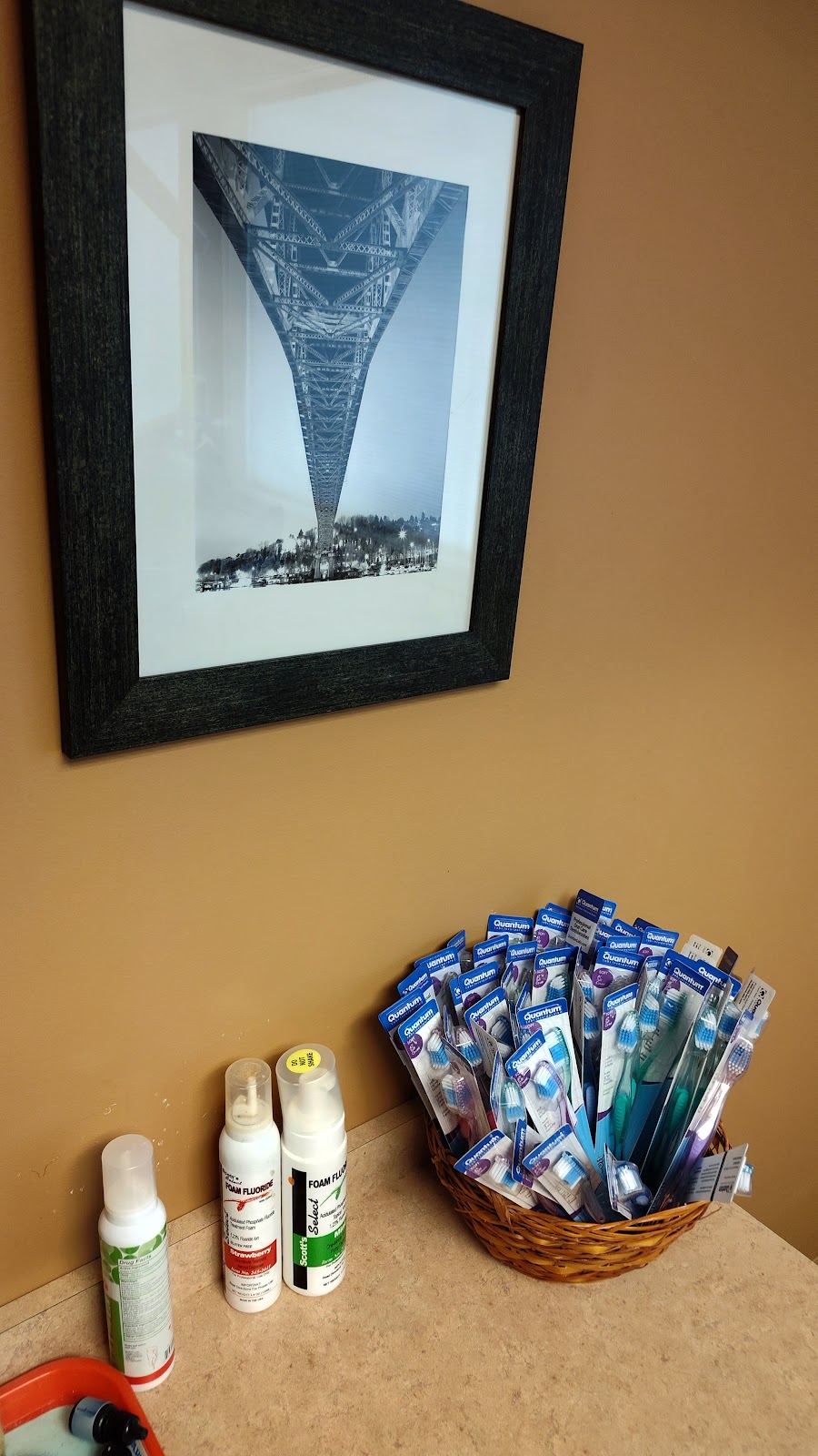 Dr. Alan M. Munk, DDS | 7723 24th Ave NW, Seattle, WA 98117, USA | Phone: (206) 782-3060