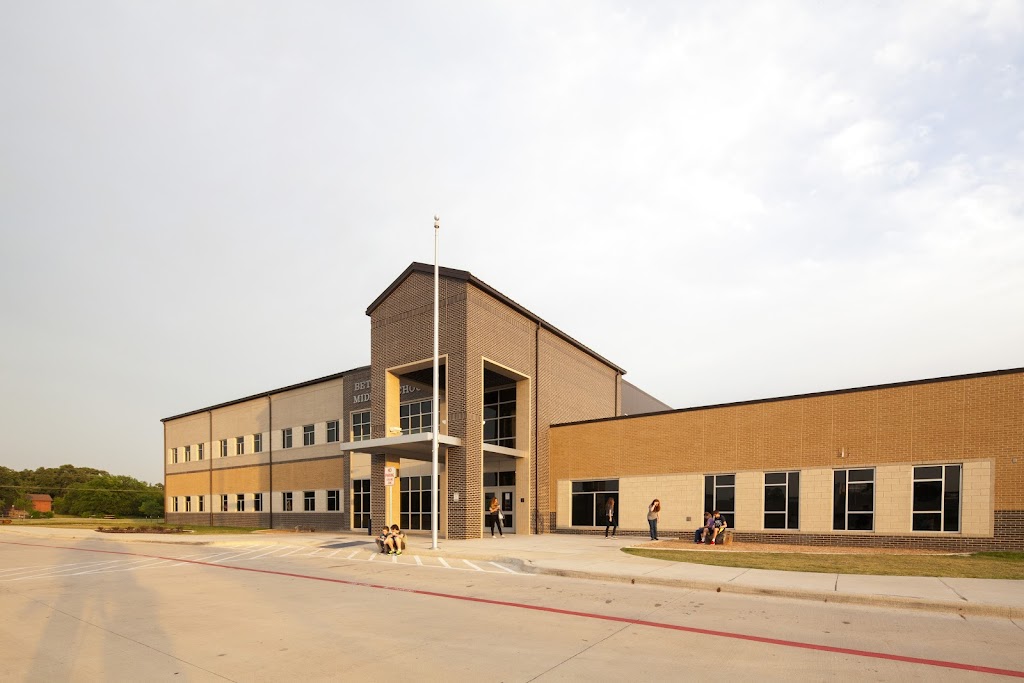 Bettye Myers Middle School | 131 Garza Rd, Shady Shores, TX 76208, USA | Phone: (940) 369-1500