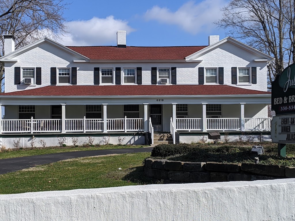 Julias Bed & Breakfast | 6219 W Liberty St, Hubbard, OH 44425, USA | Phone: (330) 534-1342