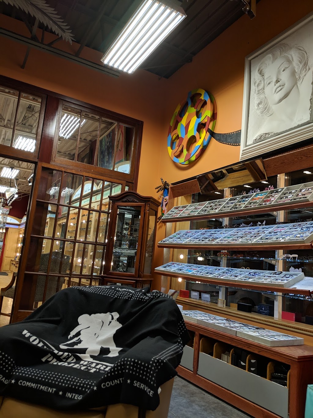 Spectacle Shoppe, Inc | 2050 Silver Lake Rd NW, St Paul, MN 55112, USA | Phone: (651) 636-3434