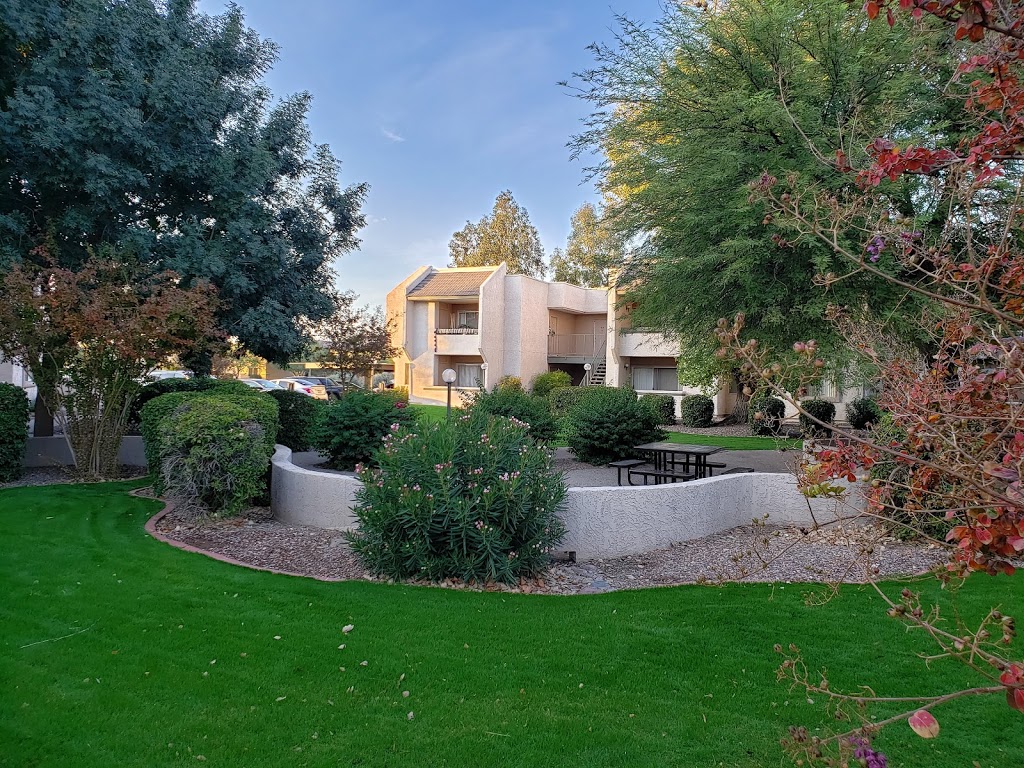 The Woods Apartments at Midvale Park | 1970 W Valencia Rd, Tucson, AZ 85746, USA | Phone: (520) 889-2666