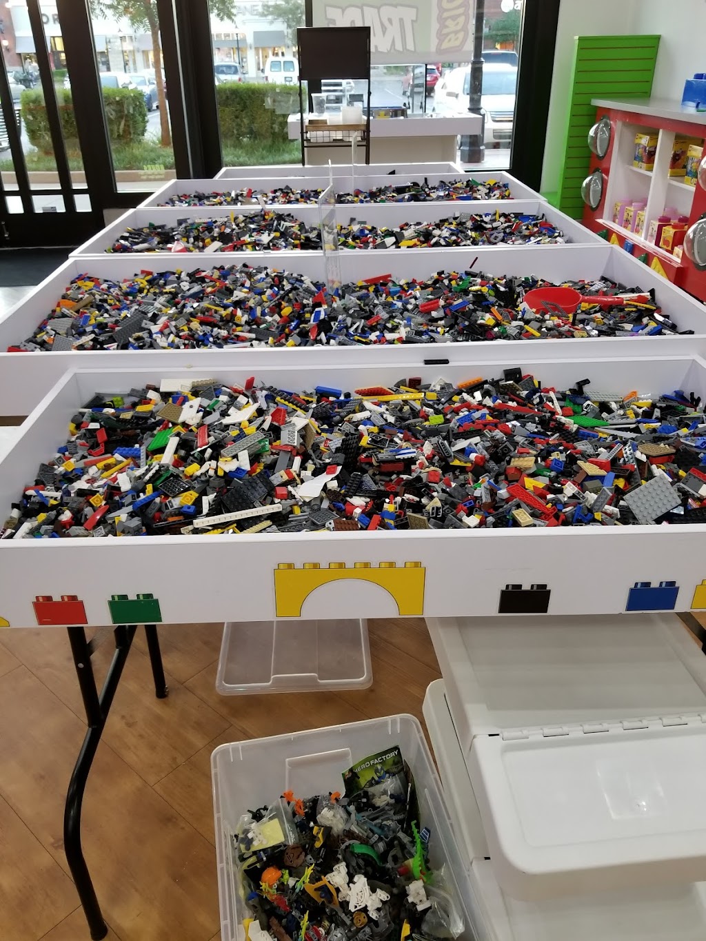 Bricks & Minifigs | 4650 Merchants Park Cir #808, Collierville, TN 38017, USA | Phone: (901) 207-3007