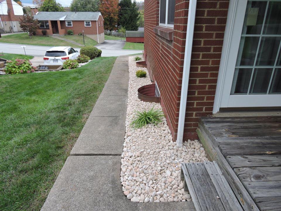 Right Look Landscaping and Home Improvements | 809 N 1st St, Jeannette, PA 15644, USA | Phone: (412) 670-1607