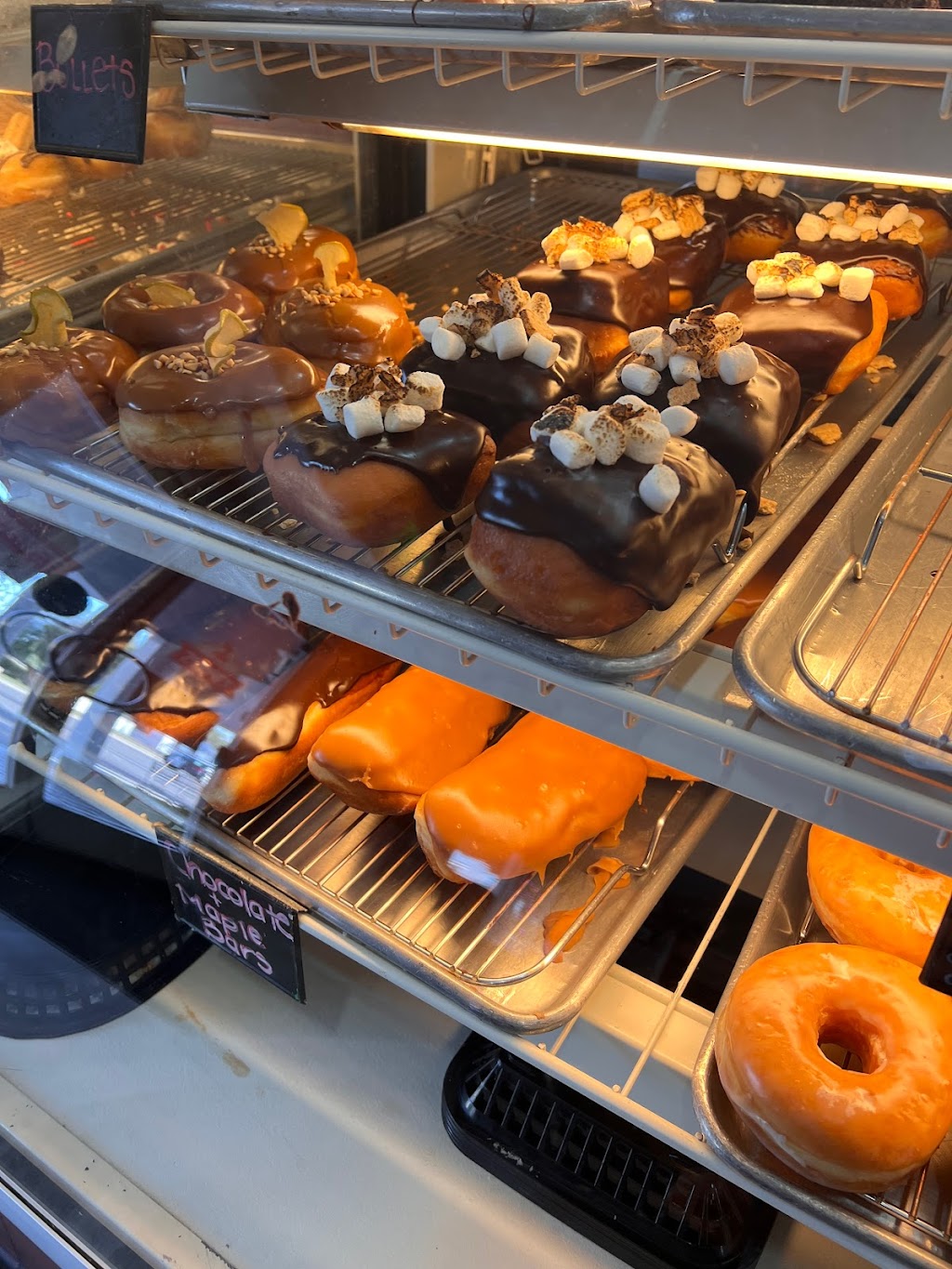 Zombee Donuts | 802 E Chapman Ave, Fullerton, CA 92831, USA | Phone: (714) 879-1078