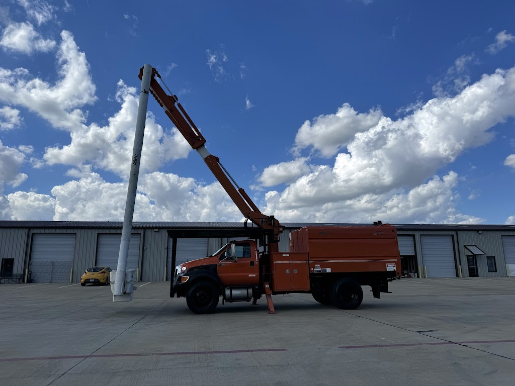 Lone Star Bucket Trucks | 1943 Golden Heights Rd, Fort Worth, TX 76177, USA | Phone: (972) 765-7819