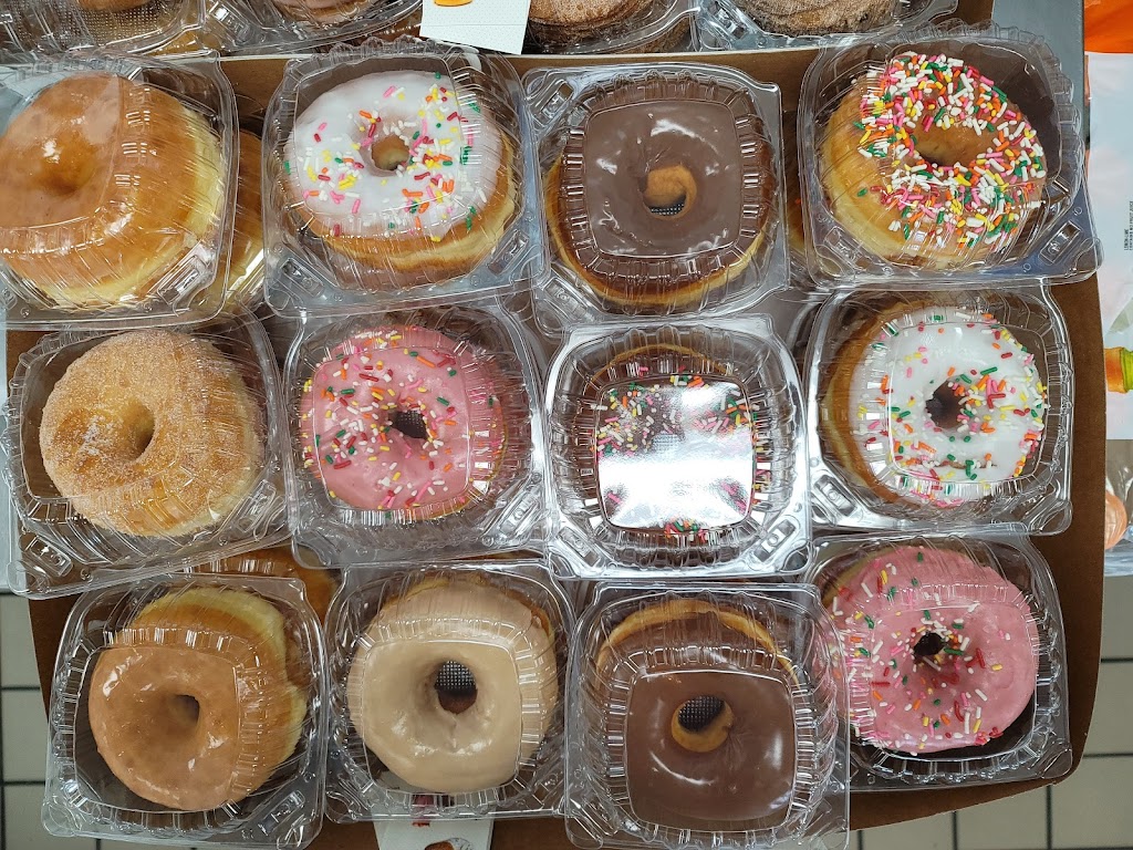 Famous Donuts | 845 W 19th St A, Costa Mesa, CA 92627, USA | Phone: (949) 645-1004