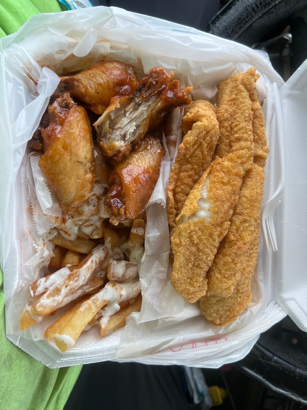 Kings Wings | Bessemer Plaza Shopping Center, 733 9th Ave N, Bessemer, AL 35020, USA | Phone: (205) 424-5599