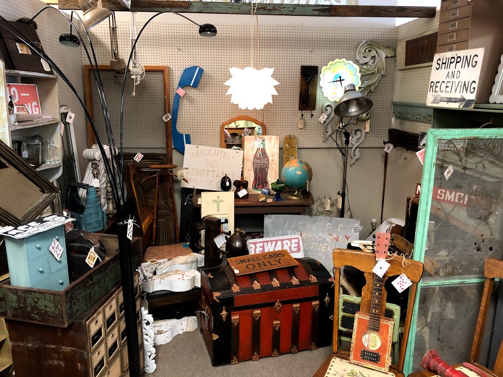 Vintage Interiors Antique & Gift Mall | 2838 Pelham Pkwy, Pelham, AL 35124, USA | Phone: (205) 620-1900