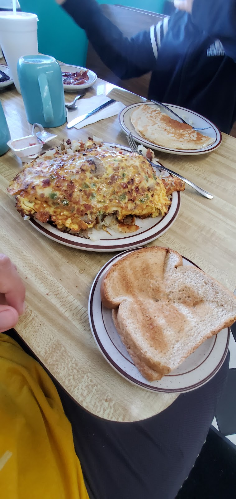 Pam & Als Diner - Clyde, OH | 222 W McPherson Hwy, Clyde, OH 43410, USA | Phone: (419) 547-9947