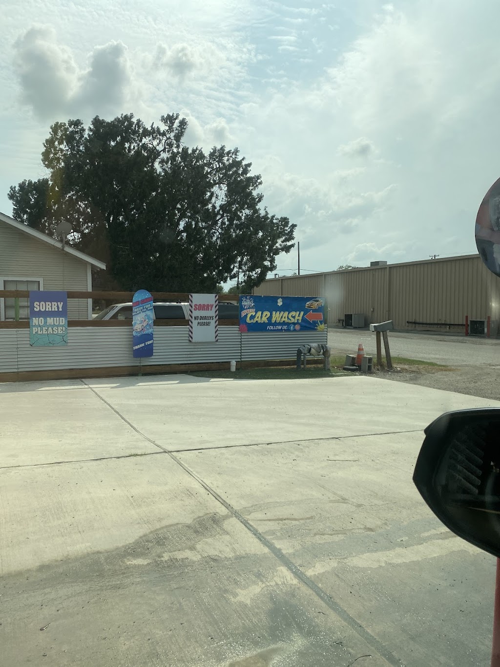 Splash N Foam Car Wash | 705 Fannin St, George West, TX 78022, USA | Phone: (361) 449-5652